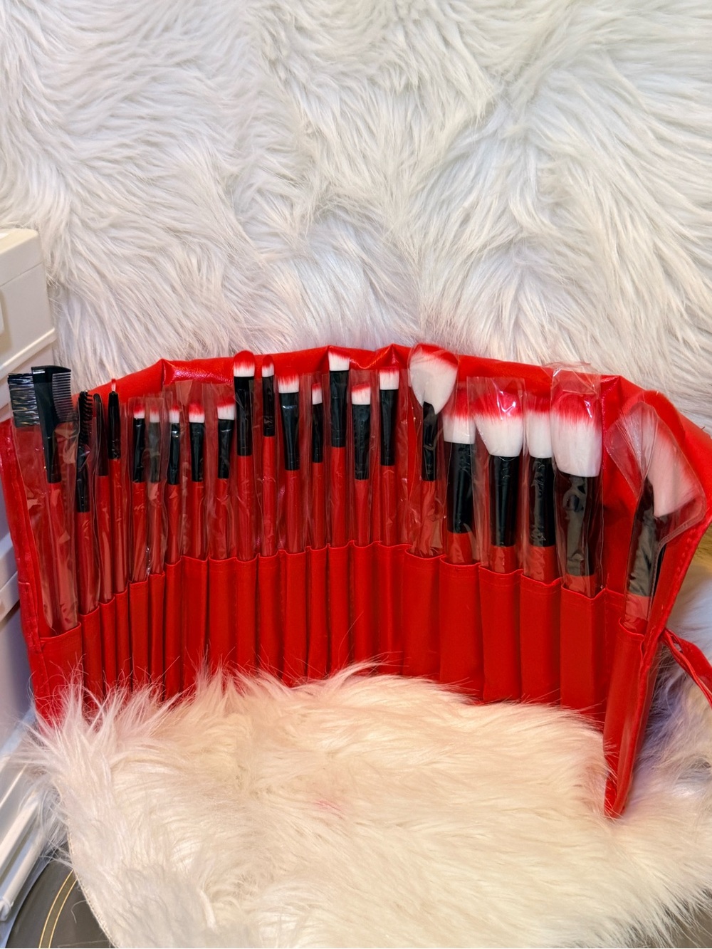 Source Unknown Red and Black 20-Piece Makeup Brush Set with Roll Case